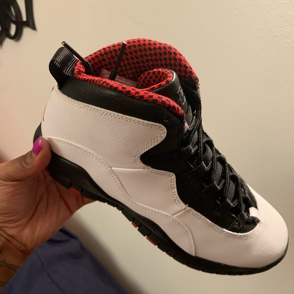 Air Jordan Retro “Chicago” 10s